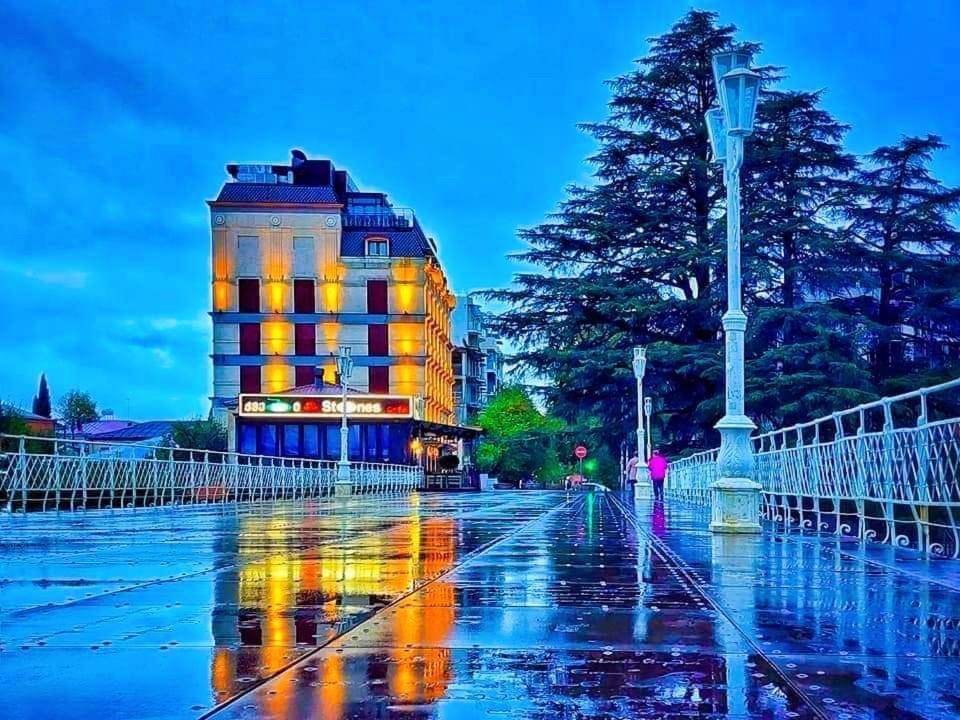 Izo'S Home Kutaisi Bagian luar foto