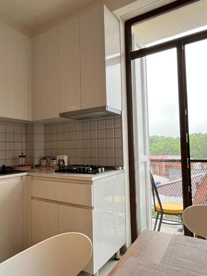 Izo'S Home Kutaisi Bagian luar foto