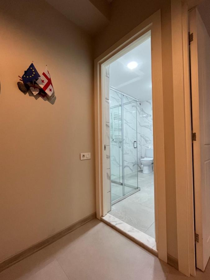 Izo'S Home Kutaisi Bagian luar foto